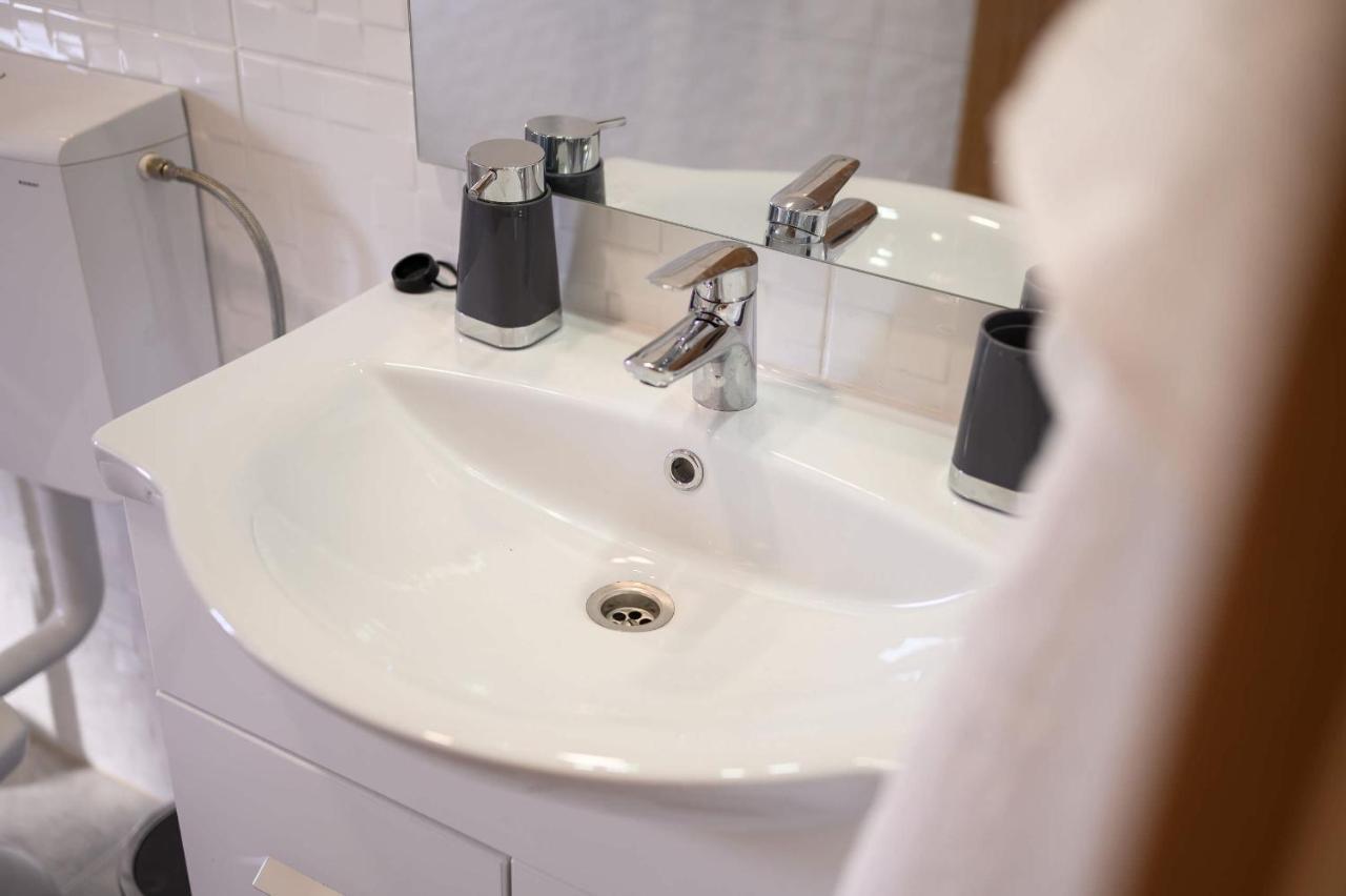 Bonaca Apartment Rogotin Bagian luar foto