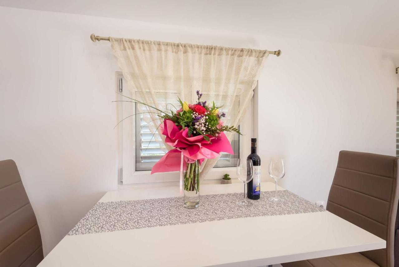 Bonaca Apartment Rogotin Bagian luar foto